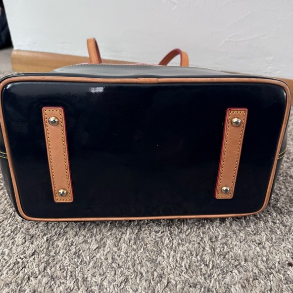 Dooney & Bourke pink and navy blue patent leather tote Medium Size - Picture 12 of 14